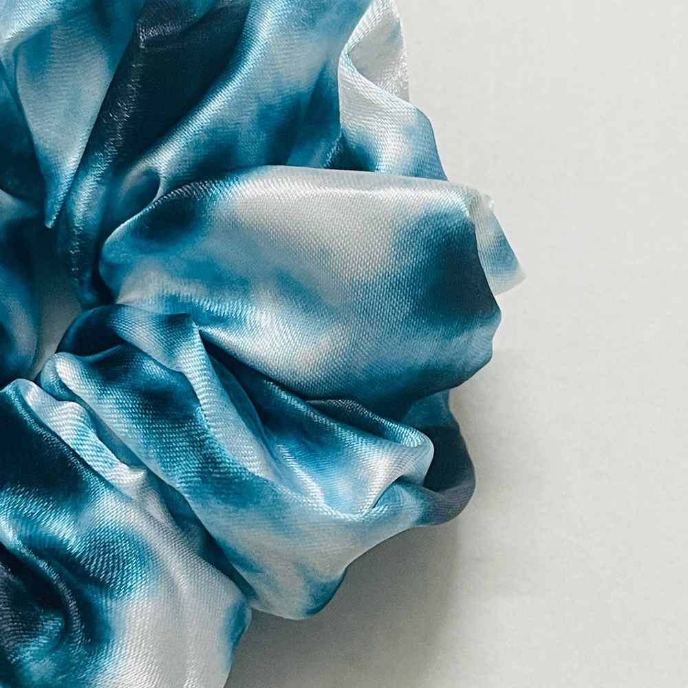 Satin scrunchie - Picture 2 of 3